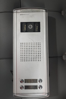 آیفون تصویری پنل بیرونی ۴واحدی کماکس دوربین سیاه سفید ( استوک )commax پنل دربازکن تصویری کوماکس